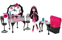 Monster High Игровой набор с куклой Ресторан Дракулауры Mattel Y7719