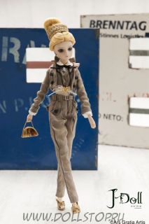 Коллекционная кукла J-Doll Фридрихштрассе в Берлине - J-Doll Friedrichstasse