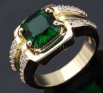 Позолоченное кольцо-печатка с искусственным изумрудом и бриллиантами