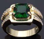 Позолоченное кольцо-печатка с искусственным изумрудом и бриллиантами