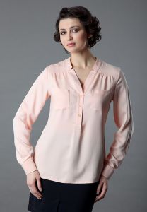 Женская блузка пудрового цвета