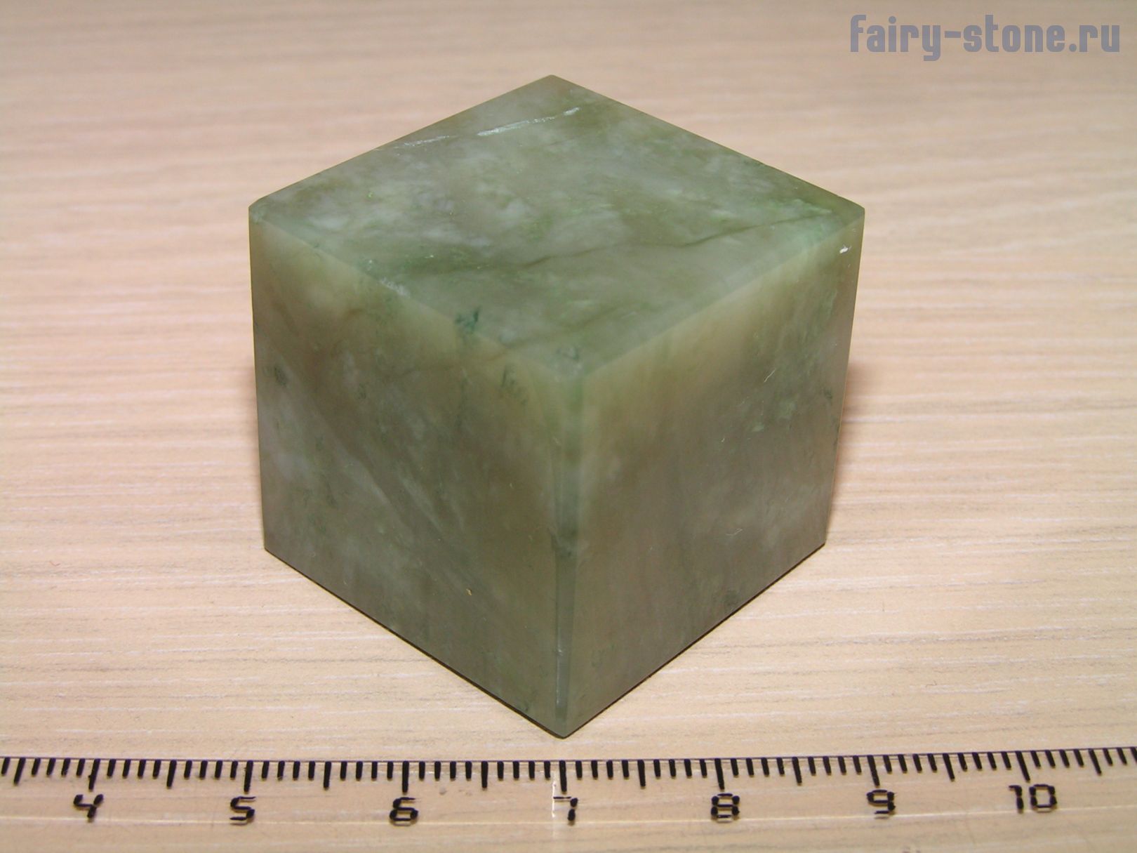 Куб из камня жадеит (30мм)