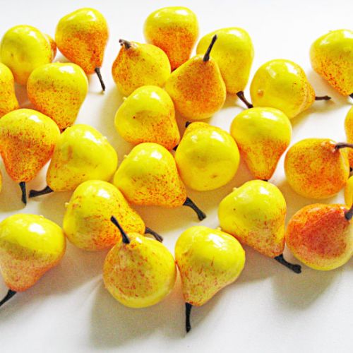 Груша-декор 3.5 см желтая (муляж фруктов)
