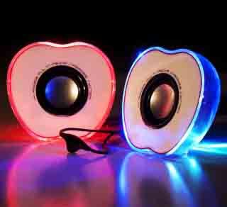 Мобильные световые колонки в форме половинок яблока