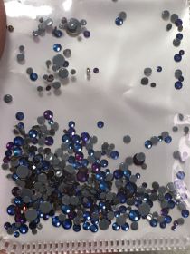 Стразы фиолетовые голубые в упаковке 450 шт