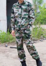 Военный камуфляжный костюм зеленый цифровой