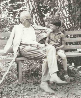 Д.Б. Кабалевский с внуком Олегом (1983 г.)