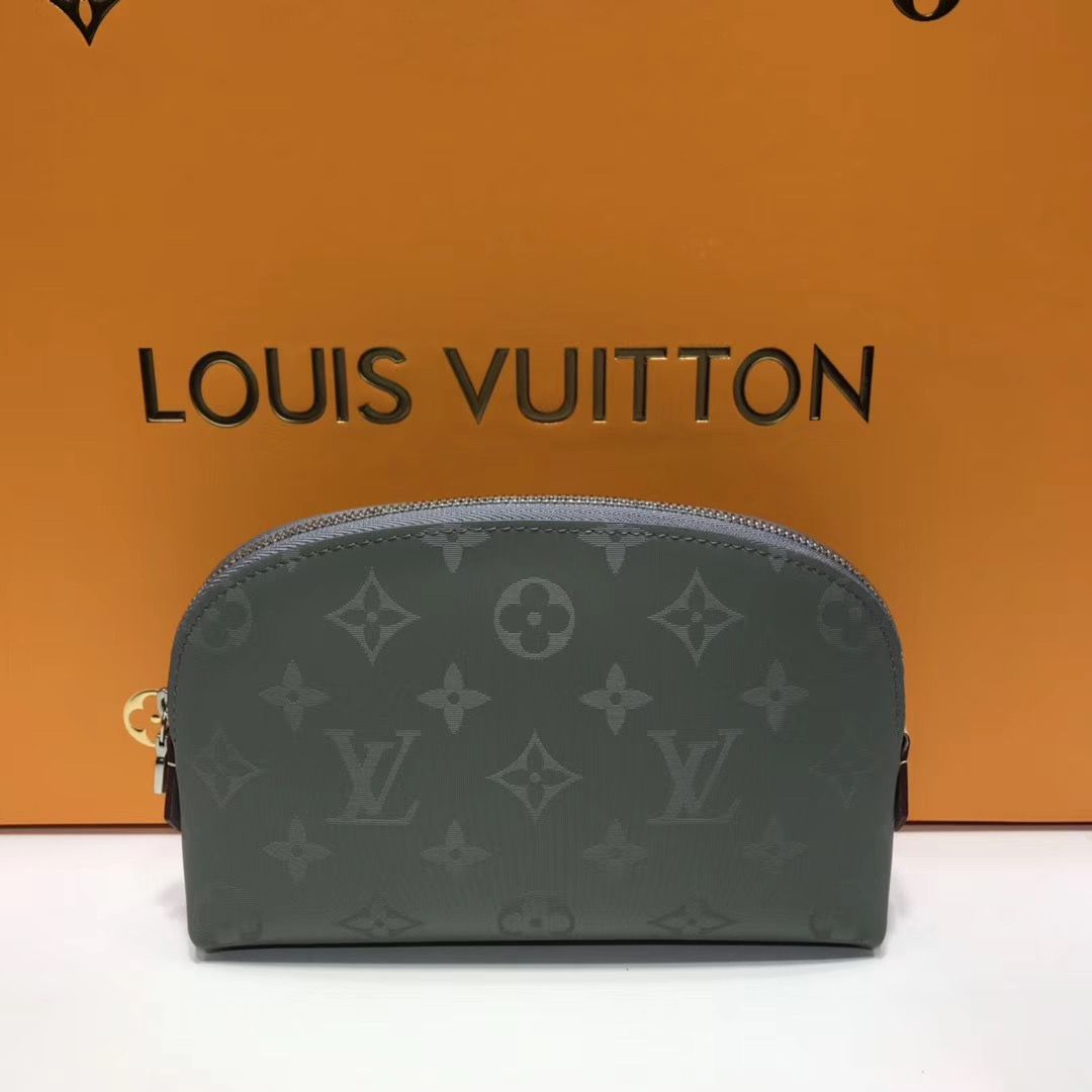 Косметичка  Louis Vuitton Monogram Titanum