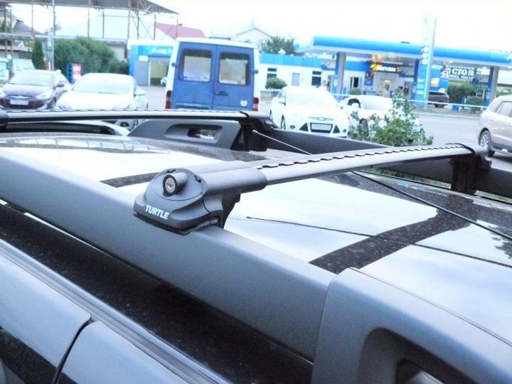 Багажник на крышу Renault Duster II (2015-...), аэродинамические дуги на рейлинги (черный цвет)