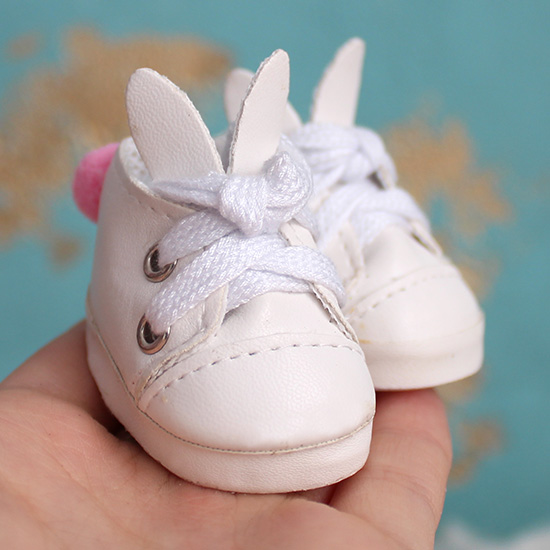 Обувь для кукол 6 см. - туфли белые с ушками и помпоном