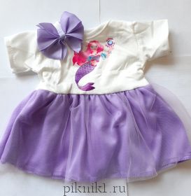 Платье с фиолетовой юбкой и заколка