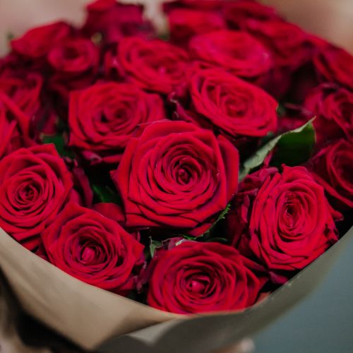 Букет цветов из 25 красных роз