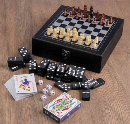 Подарочный набор Настольные игры ( шахматы, домино, карты)