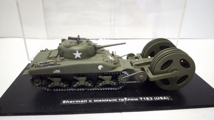 Американский танк Sherman  с минным тралом T1E3 (1/72)