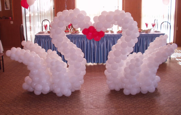 Фигура из шаров «Лебеди на свадьбу» 120 см