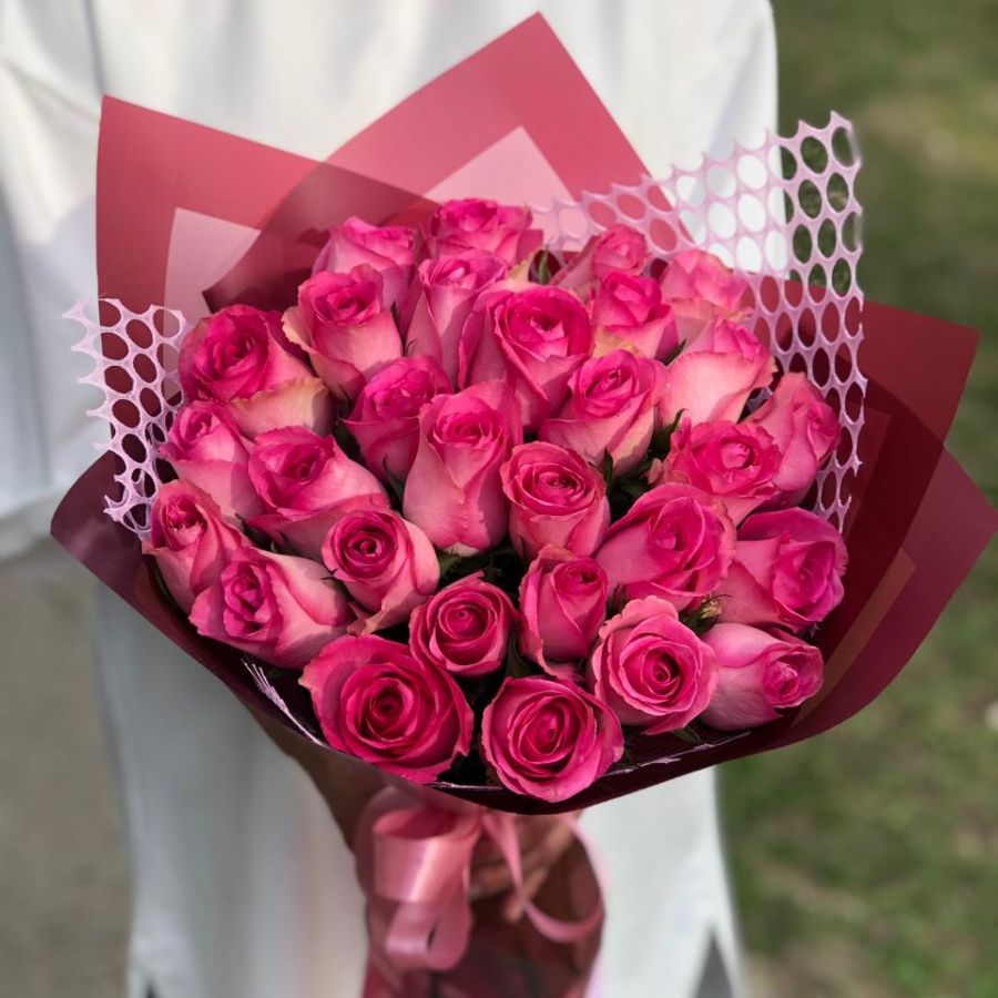 29 розовых кенийских роз в красивой упаковке
