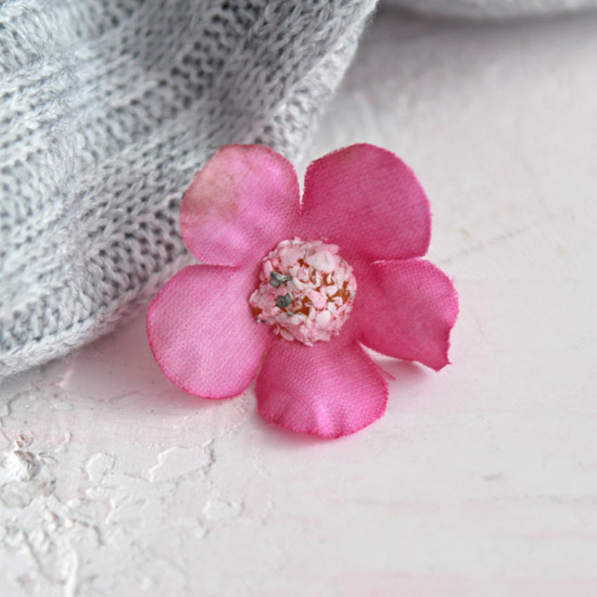 Цветок тканевый Незабудка ярко-розовая 2 см.