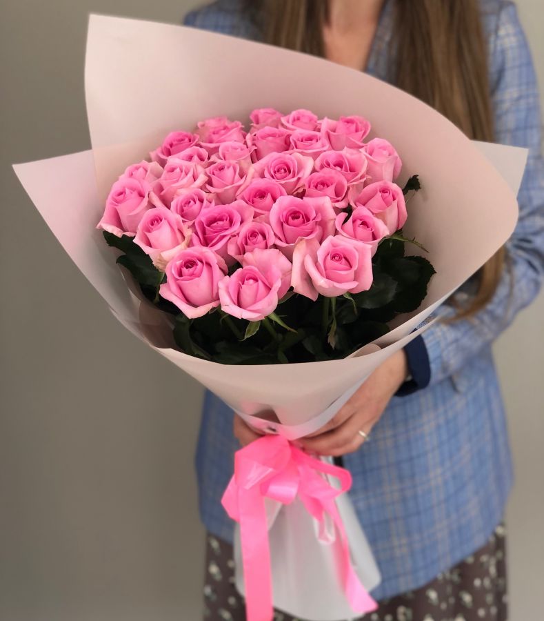 Акция! 25 розовых роз в красивой упаковке