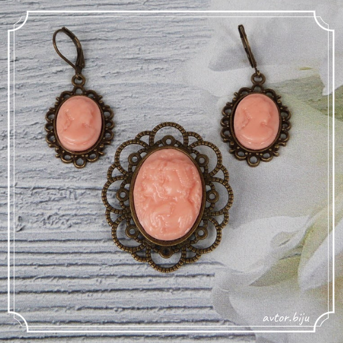 Комплект украшений с камеями Подружки (брошь 18х25 серьги 13х18) цвет персик под бронзу