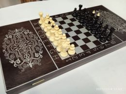 Игра 3в1 большая венге с пластмассовыми шахматами.