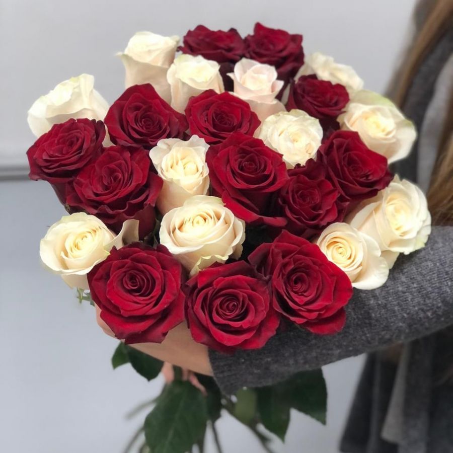 Розы красно-белый микс (от 11 шт.)