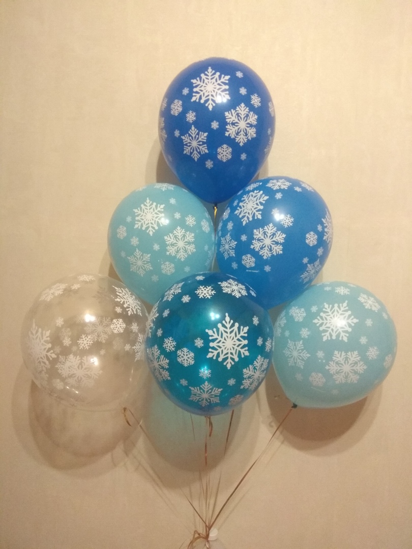 Снежинки сине-голубые латексные шары с гелием