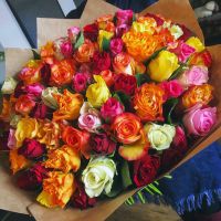Разноцветные розы от 15 штук