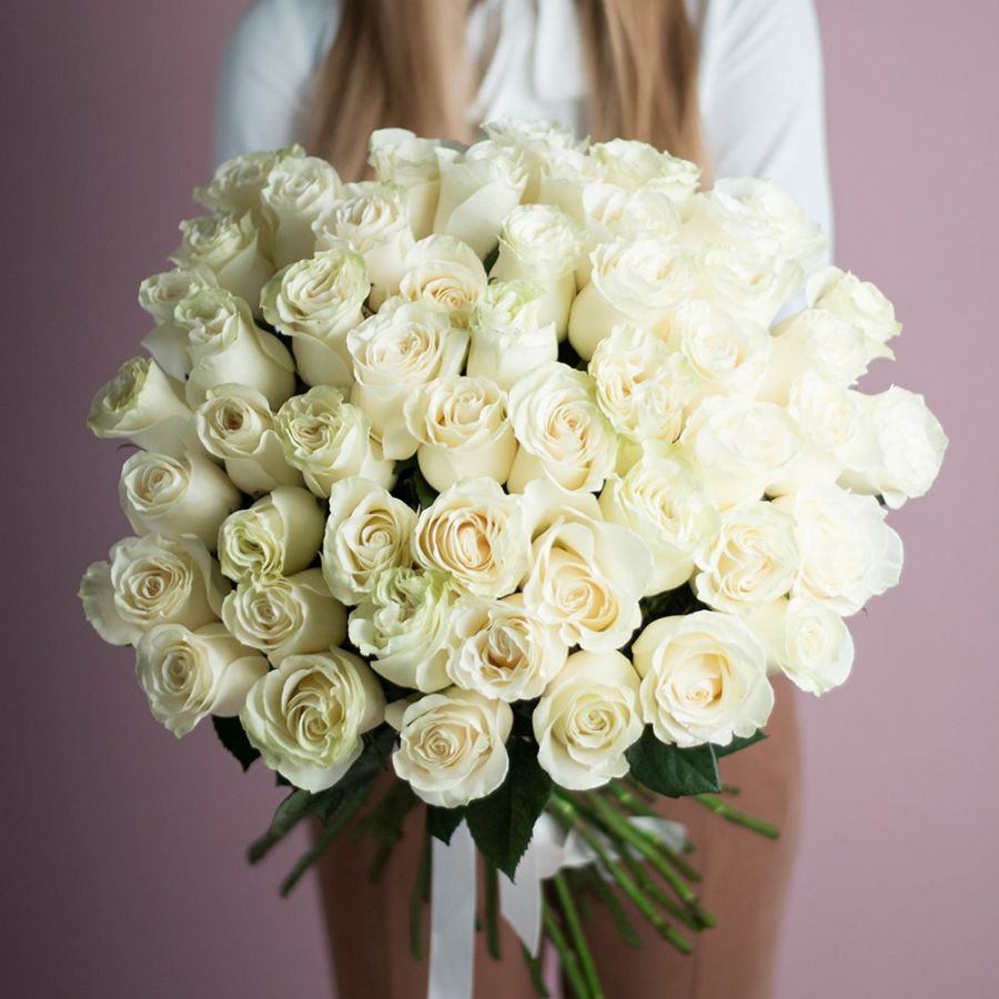Белые розы от 11 штук