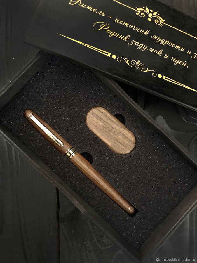 Подарочный именной набор ручка с флешкой