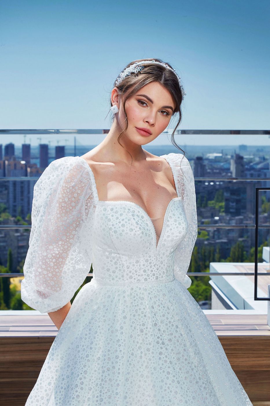 Пышное свадебное платье с рукавами и мерцающим серебристым узором Арт. 096