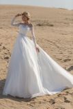 Пышное  белое свадебное платье с кружевной отделкой лифа с длинными рукавами Арт. 117