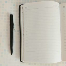 ежедневники с ручкой с логотипом