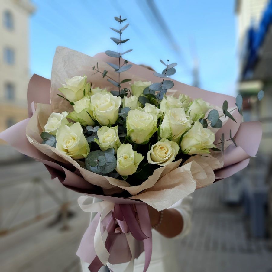 Букет белых роз "Примадонна"