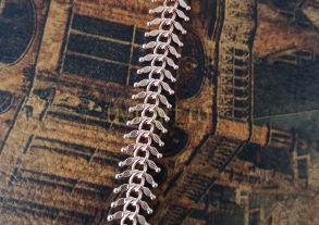 Позолоченный браслет с плетением "рыбья кость" с гравировкой по краю, 12 мм (арт. 250414)