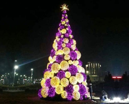 Елка новогодняя «Фиолетовые и золотые шары»