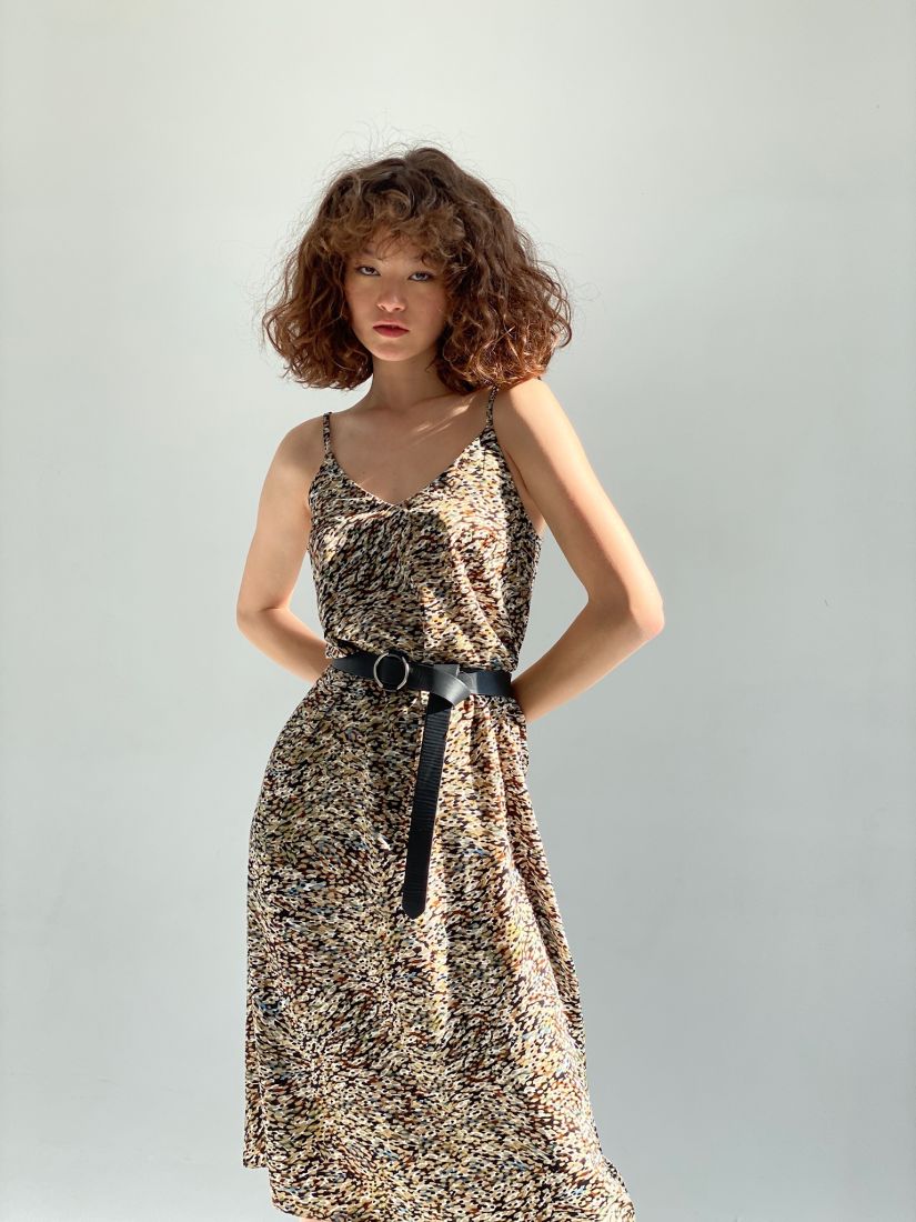 6188 Платье-комбинация с мелким принтом в бежево-коричневых тонах