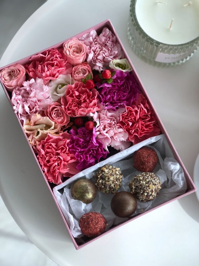 Коробочка с цветами и конфетами №2