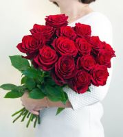15 красных роз премиум 60-70 см