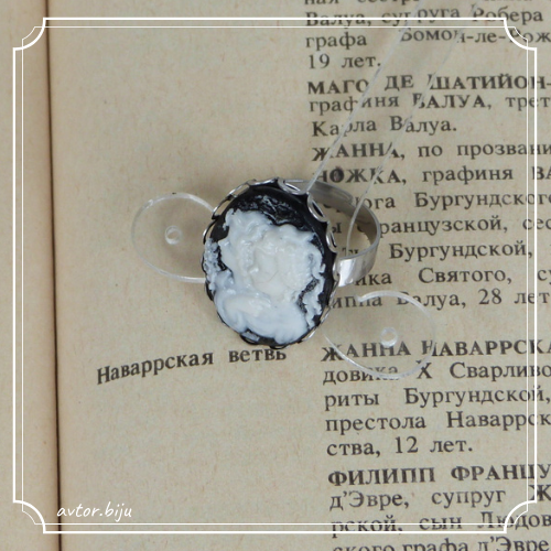 Кольцо с камеей Подружки фон черный под серебро 18х25