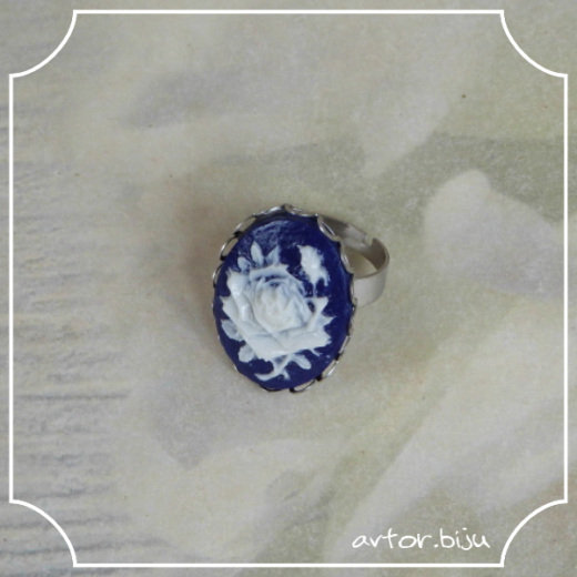 Кольцо с камеей Роза фон темно-синий под серебро 18х25