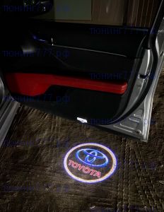 Проекция логотипа Тойота в плафоны подсветки