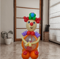 Фигура клоуна из воздушных шаров