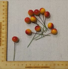 ягоды глянцевые на жесткой проволоке КРАСНО-ЖЕЛТЫЕ диаметр ягоды 15 мм упаковка 10 шт