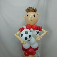 Фигура из шаров "Футболист" красно-белый