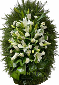 Фото Венок на похороны из живых цветов #30 бело-зелёный лилии, гвоздики и хвоя
