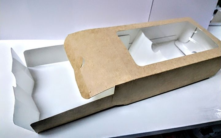 Коробка с окошком для макарунс (18x10,7x5,5 см)
