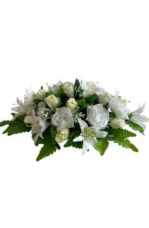 Фото Ритуальная композиция на могилу/гроб Стандарт №2 из роз, лилии в белых тонах