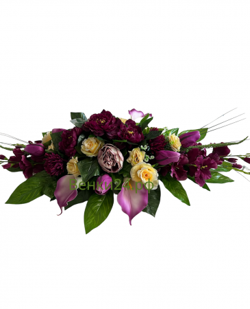 Фото Ритуальная композиция на могилу/гроб Элит №5 из роз,пионов,тюльпанов,лилии и зелени