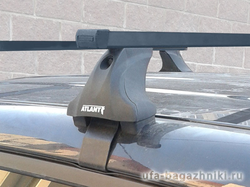 Багажник на крышу Hyundai ix35 (c 2010 г, без рейлингов), Атлант, стальные прямоугольные дуги (в пластике)