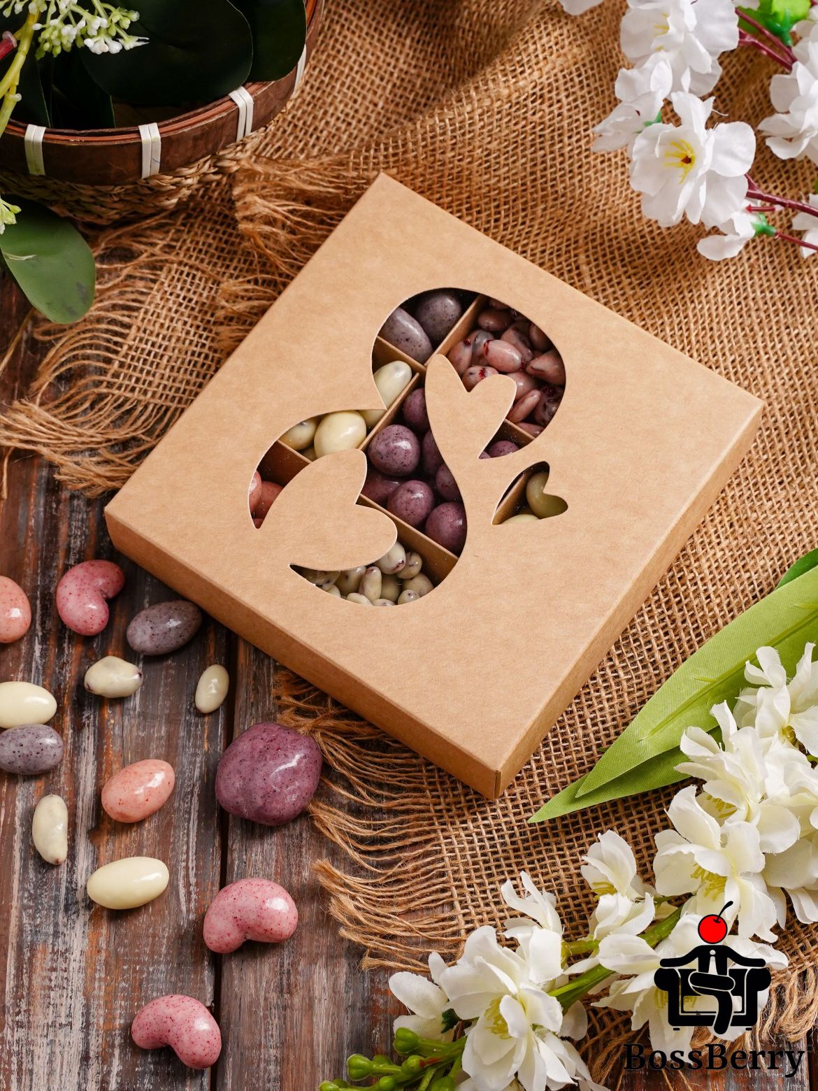 Подарочный набор "8 марта" орехи и ягоды в йогуртовой и шоколадной глазури BossBerry